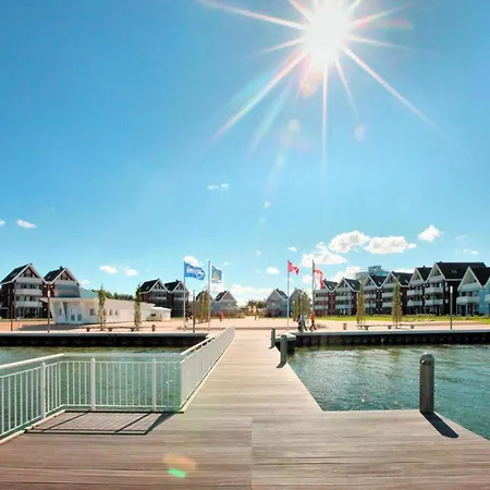 Modernes Mit Blick Auf Den Hafen In Διαμέρισμα *