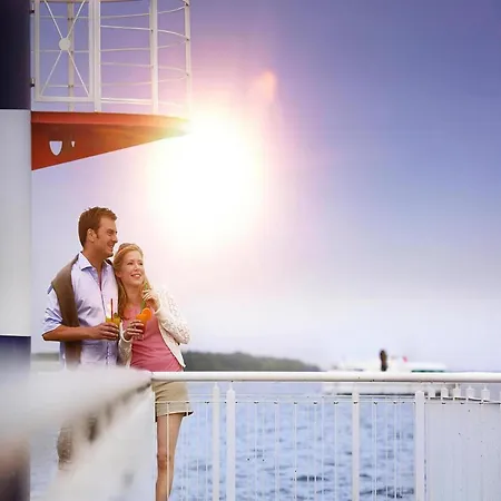 Modernes Mit Blick Auf Den Hafen In Rechlin